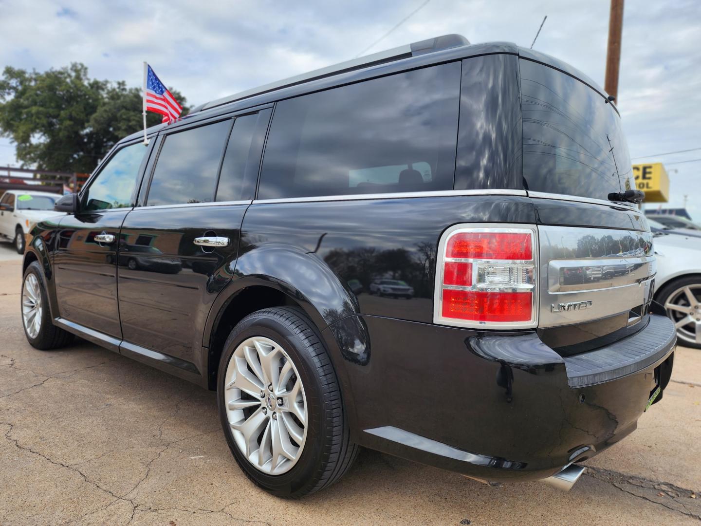 2014 BLACK Ford Flex Limited (2FMGK5D8XEB) with an 3.5L V6 DOHC 24V engine, 6-Speed Automatic Overdrive transmission, located at 2660 S.Garland Avenue, Garland, TX, 75041, (469) 298-3118, 32.885551, -96.655602 - Photo#5